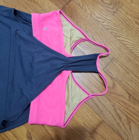Size 8 Lululemon Nolimits Tank - Picture 4 of 6